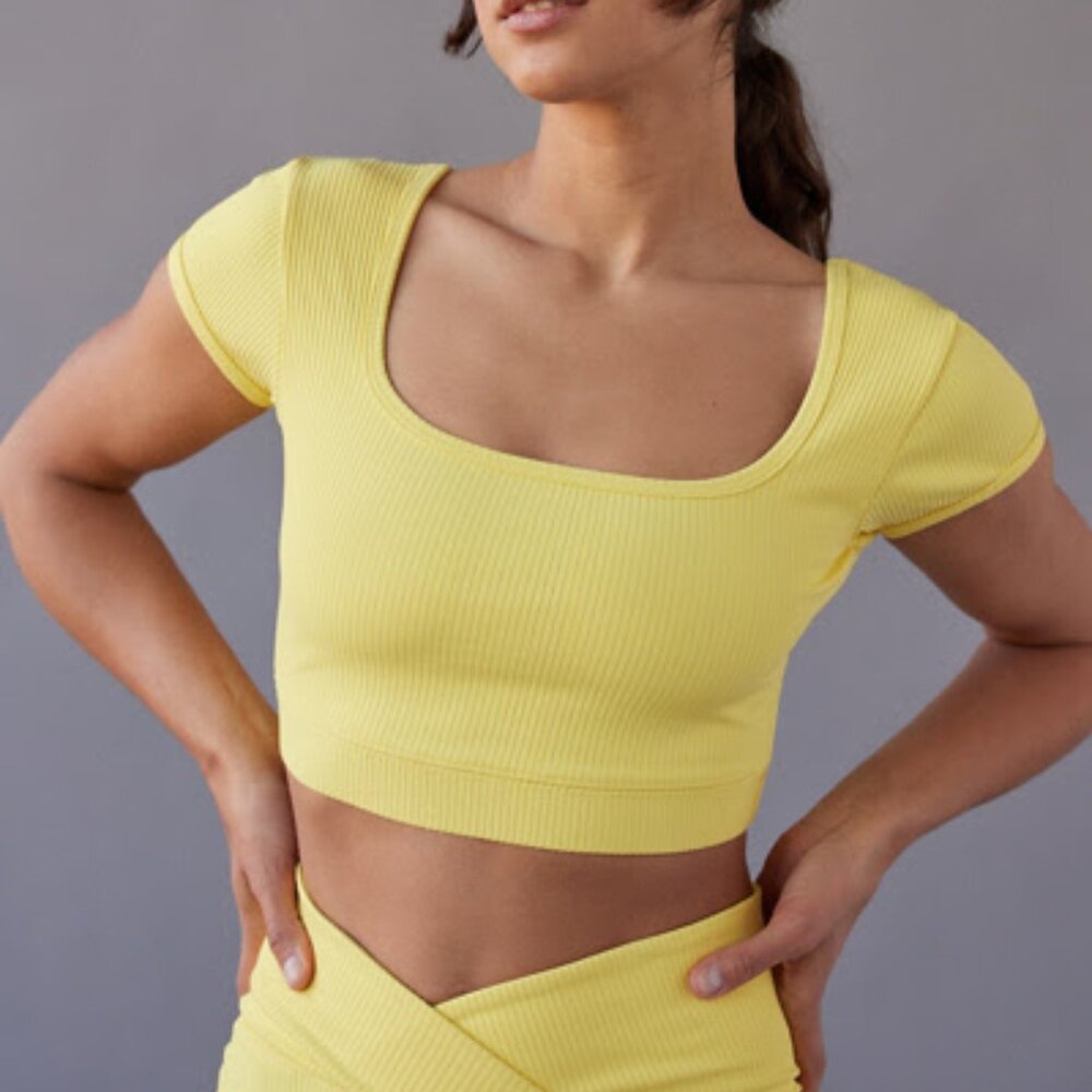 Year Of Ours Cap Sleeve Cropped Bra Workout Top in Yellow - Size Large